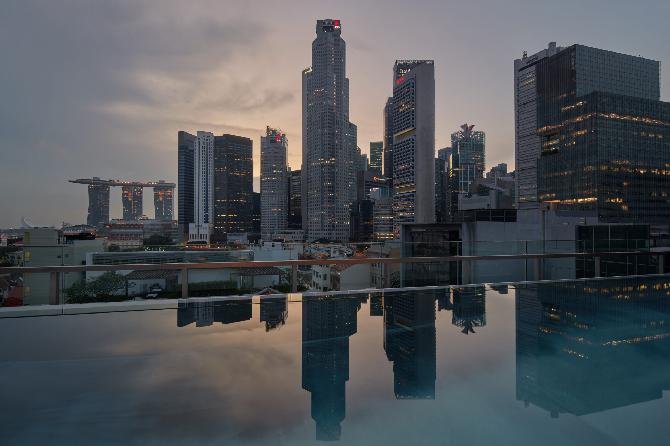 Rooftop Infinity Pool & Lounge