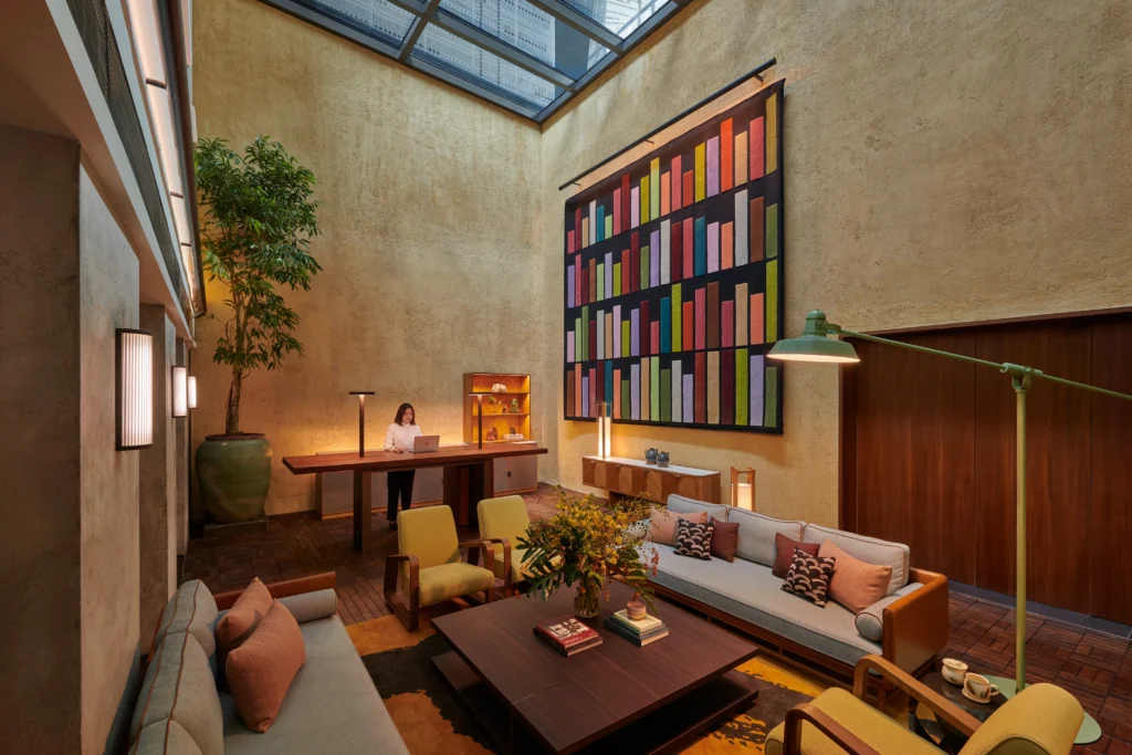 21 Carpenter - The Lobby 01
